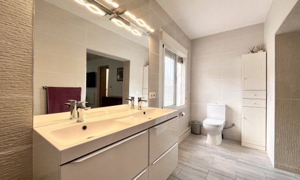 Reventa - Villa / Casa - Pinar de Campoverde