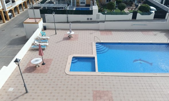 Reventa - Apartamento / Dúplex - Los Montesinos - Urbanizacion montesol