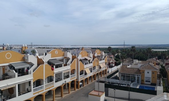 Reventa - Apartamento / Dúplex - Los Montesinos - Urbanizacion montesol