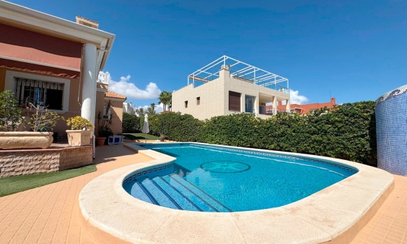 Resale - Villa / House - Torrevieja - La Mata