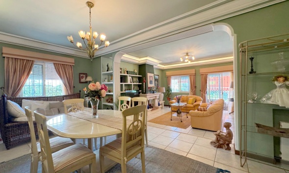 Resale - Villa / House - Torrevieja - La Mata