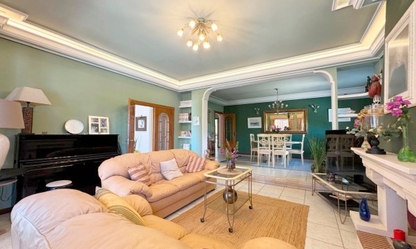 Resale - Villa / House - Torrevieja - La Mata