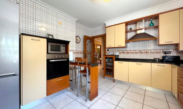 Resale - Villa / House - Torrevieja - La Mata