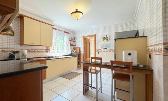 Resale - Villa / House - Torrevieja - La Mata
