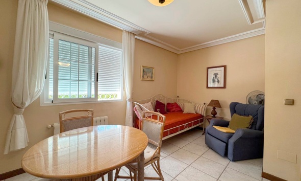 Resale - Villa / House - Torrevieja - La Mata
