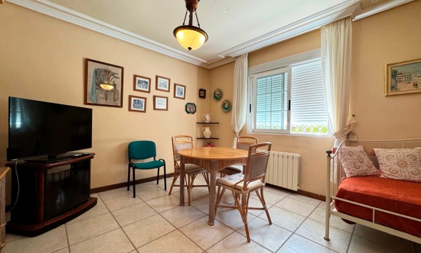 Resale - Villa / House - Torrevieja - La Mata