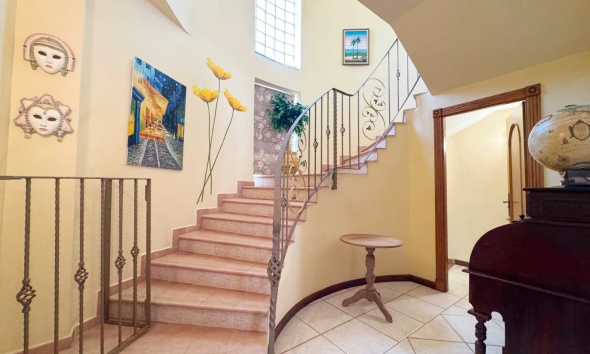 Resale - Villa / House - Torrevieja - La Mata