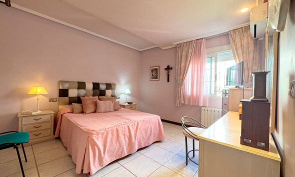 Resale - Villa / House - Torrevieja - La Mata