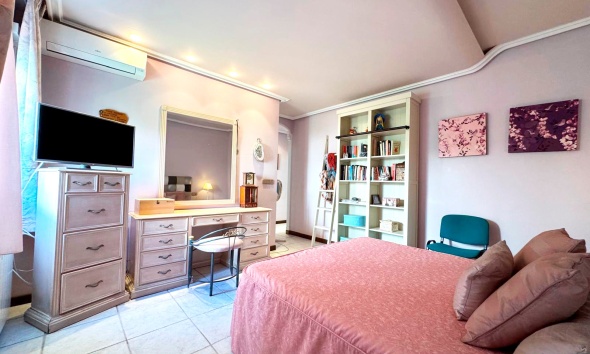 Resale - Villa / House - Torrevieja - La Mata