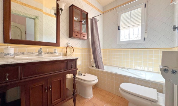Resale - Villa / House - Torrevieja - La Mata
