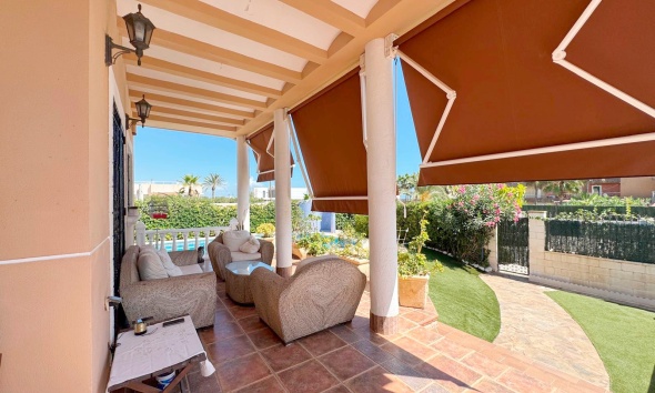 Resale - Villa / House - Torrevieja - La Mata