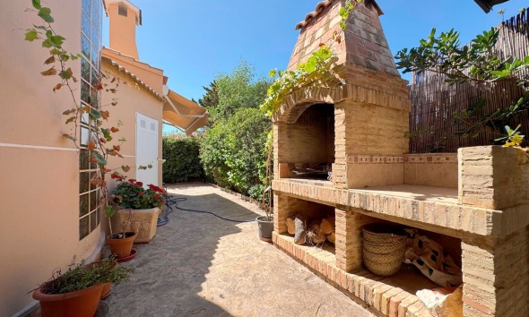 Resale - Villa / House - Torrevieja - La Mata