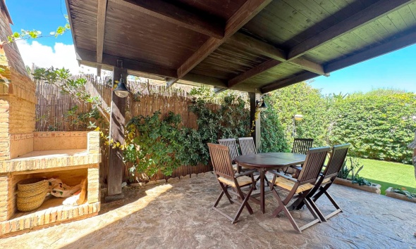 Resale - Villa / House - Torrevieja - La Mata