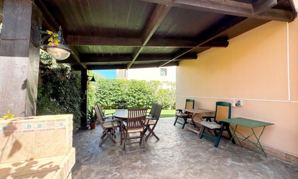 Resale - Villa / House - Torrevieja - La Mata