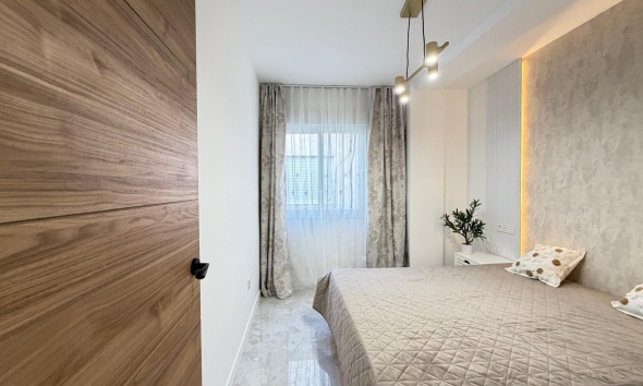 Resale - Apartment / Duplex - Torrevieja - Estacion de autobuses