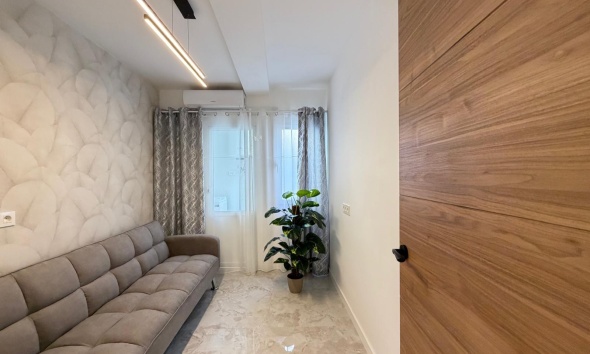 Resale - Apartment / Duplex - Torrevieja - Estacion de autobuses
