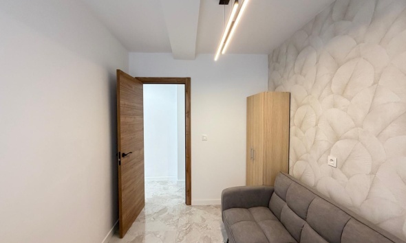 Resale - Apartment / Duplex - Torrevieja - Estacion de autobuses