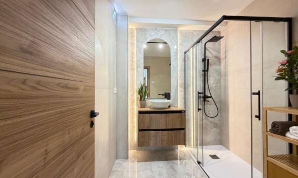 Resale - Apartment / Duplex - Torrevieja - Estacion de autobuses