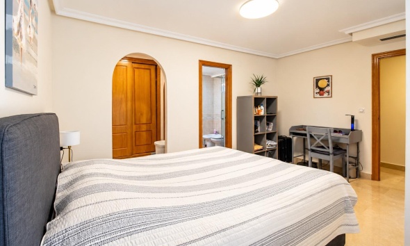 Resale - Apartment / Duplex - Torrevieja