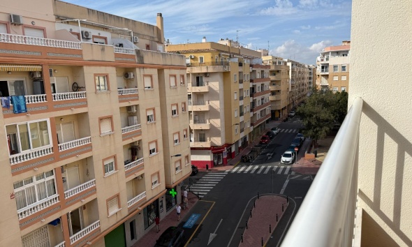 Resale - Apartment / Duplex - Torrevieja - Estacion de autobuses