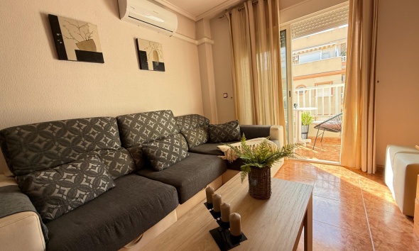 Resale - Apartment / Duplex - Torrevieja - Estacion de autobuses