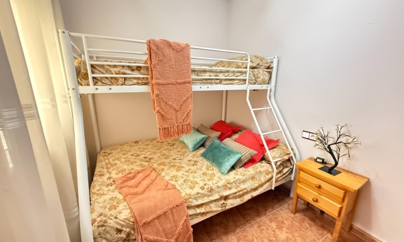 Resale - Apartment / Duplex - Torrevieja - Estacion de autobuses