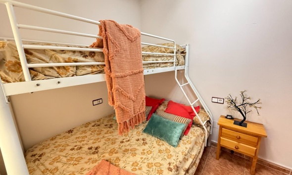 Resale - Apartment / Duplex - Torrevieja - Estacion de autobuses