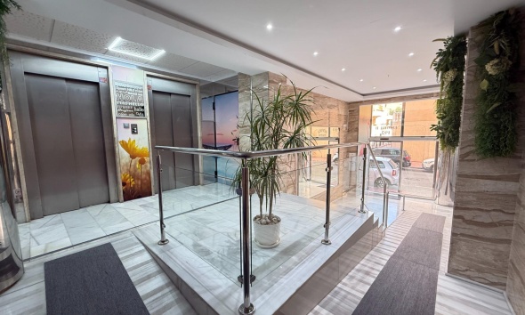 Resale - Apartment / Duplex - Torrevieja - Estacion de autobuses