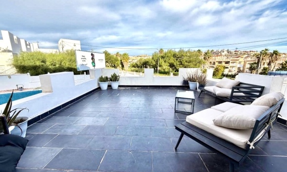 Resale - Villa / House - Orihuela Costa - Villamartín