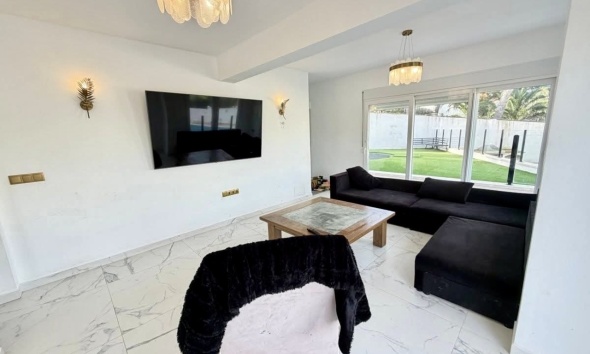Resale - Villa / House - Orihuela Costa - Villamartín