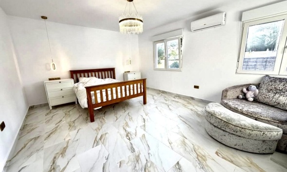 Resale - Villa / House - Orihuela Costa - Villamartín