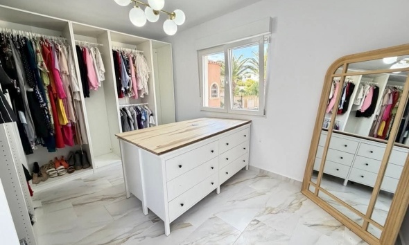 Resale - Villa / House - Orihuela Costa - Villamartín