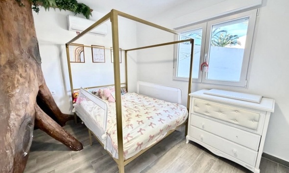 Resale - Villa / House - Orihuela Costa - Villamartín