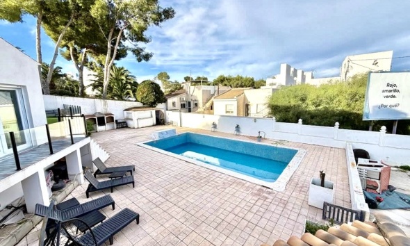 Resale - Villa / House - Orihuela Costa - Villamartín
