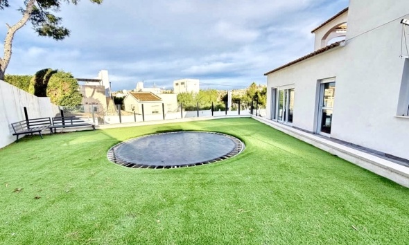 Resale - Villa / House - Orihuela Costa - Villamartín