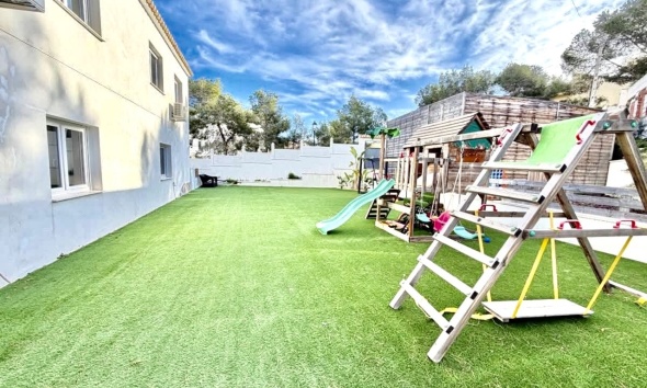 Resale - Villa / House - Orihuela Costa - Villamartín