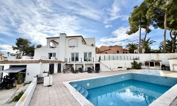 Resale - Villa / House - Orihuela Costa - Villamartín