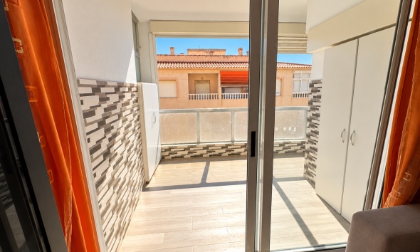 Resale - Apartment / Duplex - Torrevieja - Playa de los Naufragos