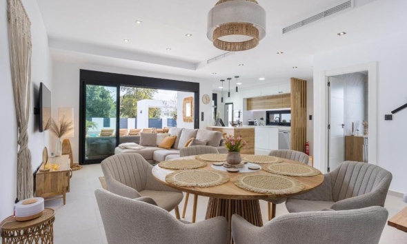 Resale - Villa / House - Dolores