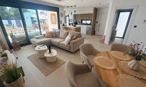 Resale - Villa / House - Dolores