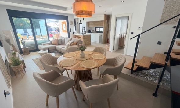 Resale - Villa / House - Dolores