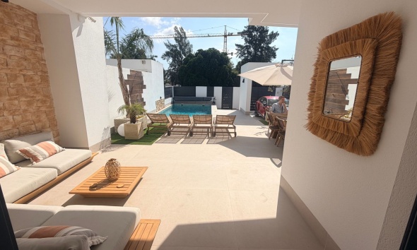 Resale - Villa / House - Dolores