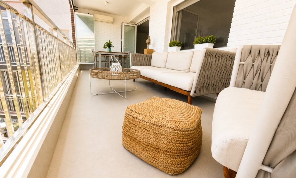 Reventa - Apartamento / Dúplex - Orihuela Costa