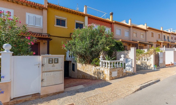 Resale - Townhouse / Terraced House - Torrevieja - Cala de cabo cervera