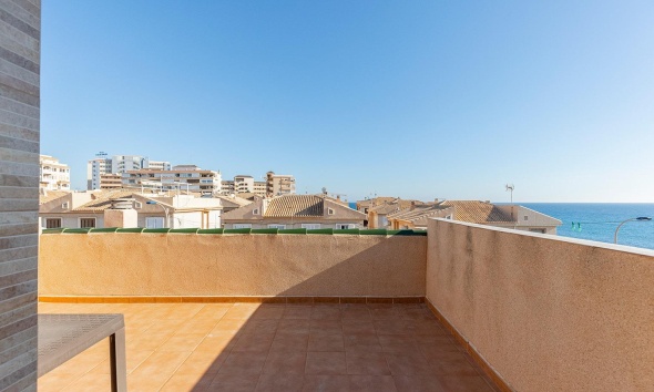 Resale - Townhouse / Terraced House - Torrevieja - Cala de cabo cervera