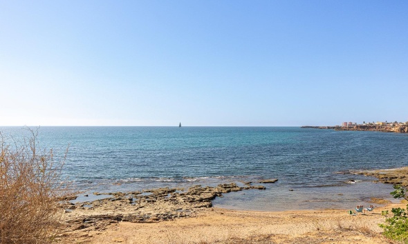 Resale - Townhouse / Terraced House - Torrevieja - Cala de cabo cervera