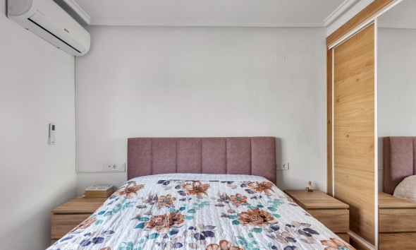 Reventa - Apartamento / Dúplex - Torrevieja - Estacion de autobuses