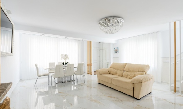 Resale - Townhouse / Terraced House - Torrevieja - Punta Prima