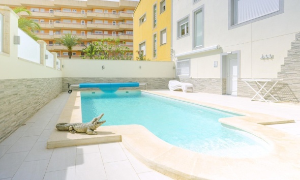Resale - Townhouse / Terraced House - Torrevieja - Punta Prima