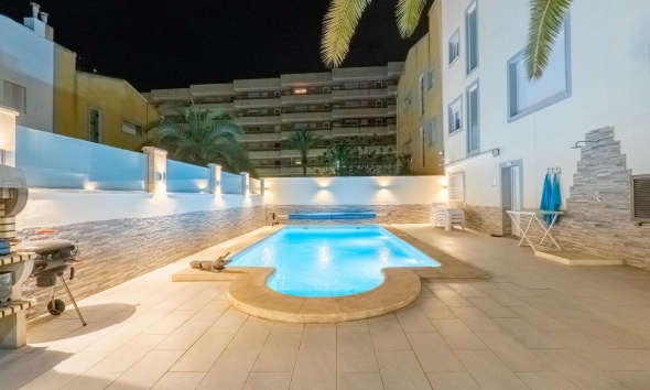 Resale - Townhouse / Terraced House - Torrevieja - Punta Prima